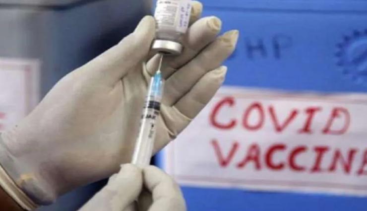 सवाई माधोपुर : स्लॉट बुक कराने के बावजूद वैक्सीन से दूरी, घंटो कतार में खड़े रहे युवा