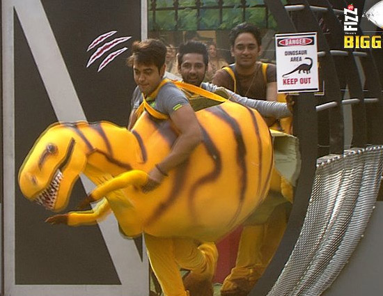 Bigg Boss 11- Vikas Gupta Ignites Fire Among Housemates During Captaincy Task