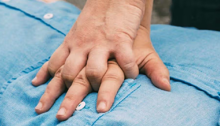 कोटा में पुलिस बनी देवदूत: सड़क पर बेहोश हुए बुजुर्ग की CPR देकर बचाई जान