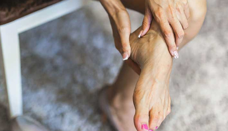 cracked heels,home remedies for cracked heels,heels care tips,beauty tips,skin care tips,home remedies