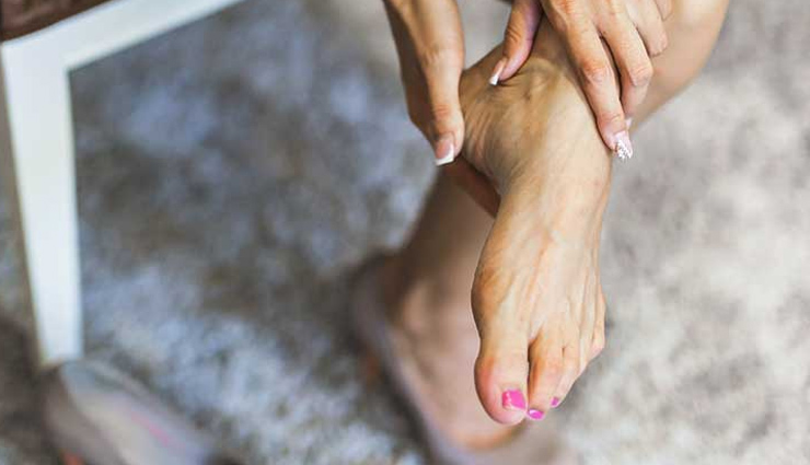 home remedies to treat cracked heels,tips for cracked heels,heels care tips,feet care tips,beauty tips,skin care tips