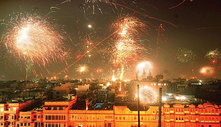 15 दिन में ही सरकार ने बदला आतिशबाजी पर प्रतिबंध का फैसला, हर त्यौहार के लिए तय किया समय