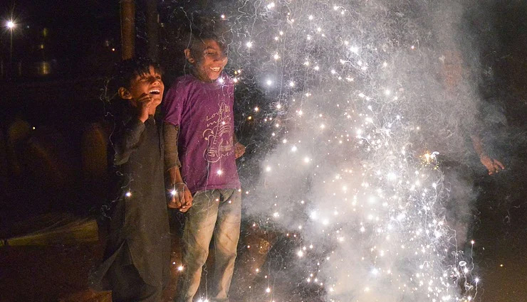 Green Crackers: क्या ग्रीन पटाखों से नहीं होता पॉल्यूशन? जानें कैसे अलग होते हैं यह नॉर्मल पटाखों से? green crackers,know about green crackers,diwali 2022,diwali green crackers