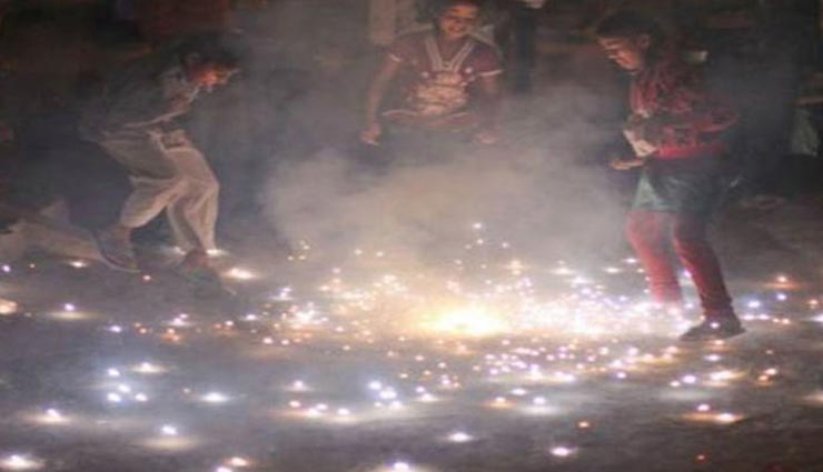 अस्‍थमा रोगियों के लिए परेशानी बनते हैं पटाखे, इन 5 चीजों की मदद से पाए राहत 