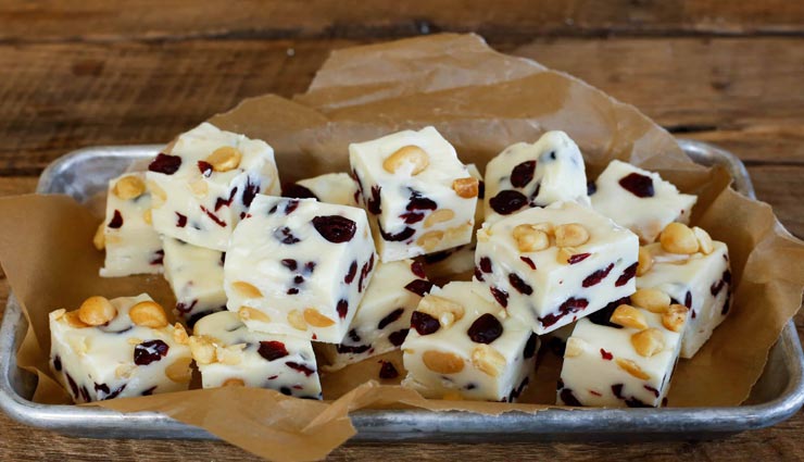 फ्यूज़न स्वीट डिश में आजमाए क्रैनबेरी कैंडी फज़ #Recipe