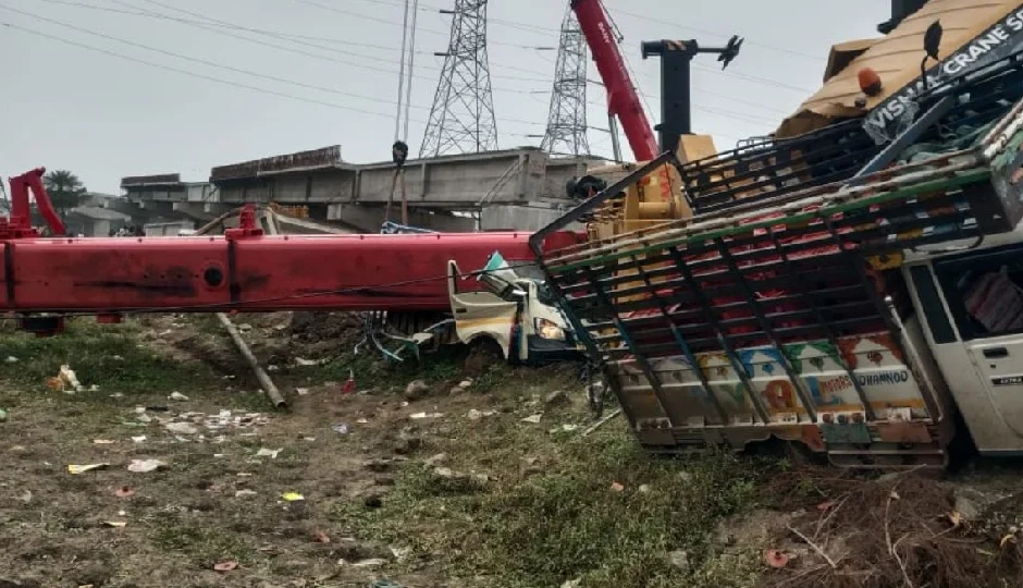 मध्य प्रदेश: पीथमपुर में बड़ा हादसा, निर्माणाधीन रेलवे पुल से क्रेन पलटी, दो लोगों की दर्दनाक मौत