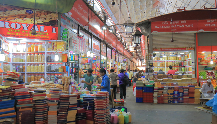 best markets to visit in india,indian market,ima keithel,johari bazaar,chor bazaar,floating vegetable market,kannauj market,dadar flower market,laad bazaar,mahidharpura diamond market street,crawford market,zaveri bazaar,jew town,new market,chandni chowk,daryaganj sunday book market,flea markets,travel,holidays,travel guide,travel tips