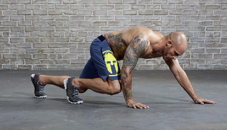 फटाफट पाना चाहते हैं फैट से आजादी, ये 5 क्रॉल एक्सरसाइज करेगी वजन को नियंत्रित
