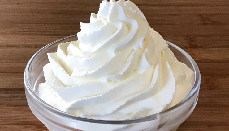 peppermint white hot chocolate,homemade white hot chocolate,holiday hot chocolate recipe,christmas drinks,festive hot chocolate,winter drink recipes,creamy hot chocolate,peppermint hot cocoa,best white hot chocolate,easy holiday drinks