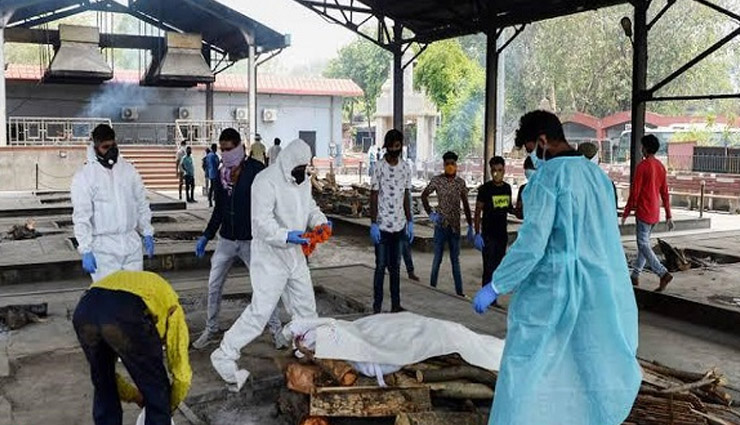 कोरोना संकट / शवों के अंतिम संस्कार के तरीकों को लेकर उठे सवाल, सुप्रीम कोर्ट ने कहा- अगर लाशें कचरे के ढेर में मिल रही हैं तो...