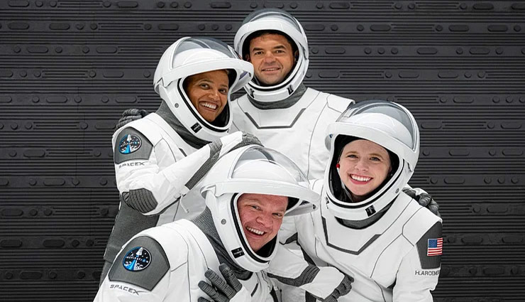 एलन मस्क की कंपनी SpaceX ने रचा इतिहास, धरती के 4 आम लोगों को 3 दिन के लिए अंतरिक्ष में भेजा nasa spcex,civilians,spce flight,world news