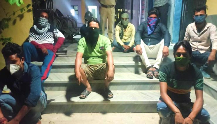 उदयपुर : पेट्रोल पंप कैंपस में खेला जा रहा था जुआ, पुलिस ने किया 8 को गिरफ्तार