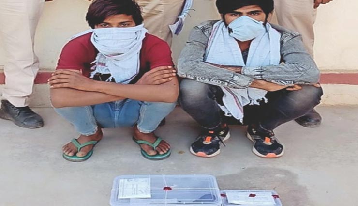 नीमकाथाना : चोरी की बाइक से मकान तलाश रहे थे युवक, देशी कट्टे के साथ दो गिरफ्तार 
