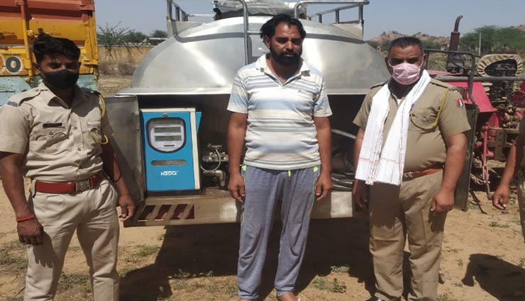 झुंझुनूं : टैंकर को बना डाला चलता-फिरता पेट्रोल पंप, लाकर बेचता था हरियाणा से 