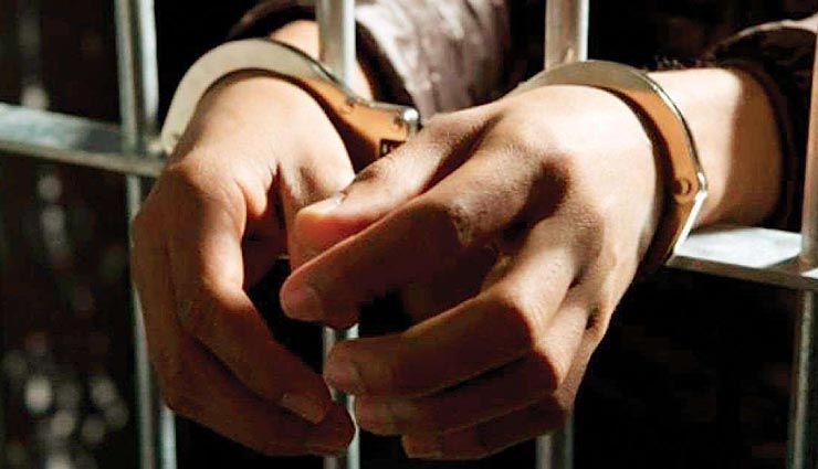 कानपुर : दामाद ने घर में घुसकर ब्लेड से काटी ससुर की गर्दन, आरोपी गिरफ्तार
