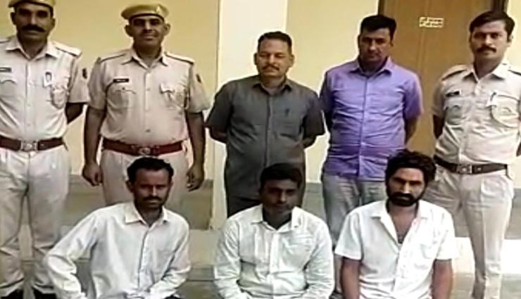 चित्तौड़गढ़ : पुलिस के हथ्ते चढ़े तीन तस्कर, कार के गुप्त बॉक्स में रखा था 26 किलो गांजा