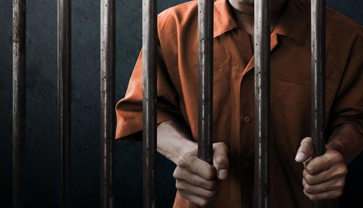 कोरोना क्वारंटाइन नियमों का उल्लंघन करने पर हुई पांच साल की कैद, संक्रमित होने के बावजूद पहुंचा था कोर्ट