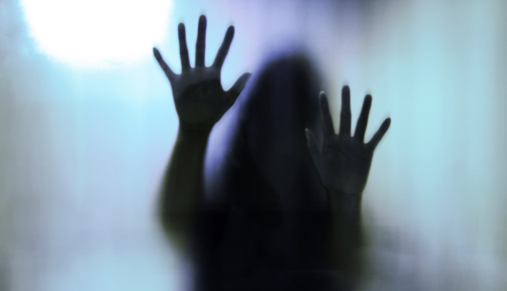 कर्नाटक में हैवानियत की दो घटनाएँ, 10 साल की मासूम से बलात्कार और पति ने जला डाला प्राइवेट पार्ट