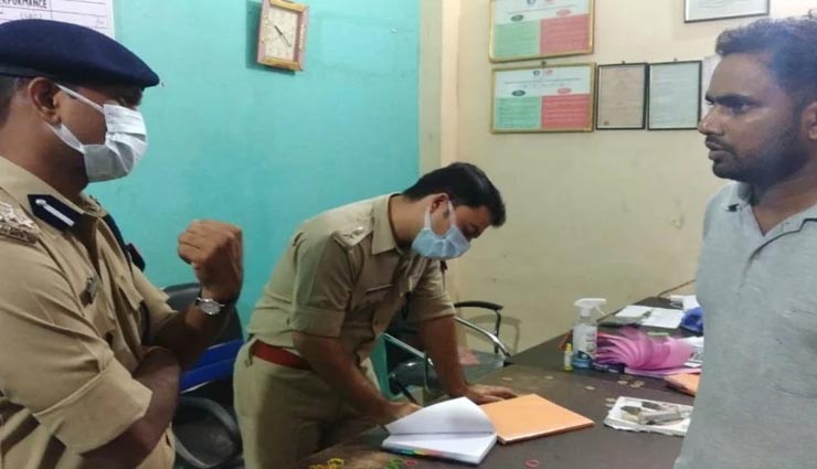 उत्तरप्रदेश : बाइक पर आए पांच बदमाश, फाइनेंस कंपनी के कर्मचारियों को बंधक बना की लाखों की लूट