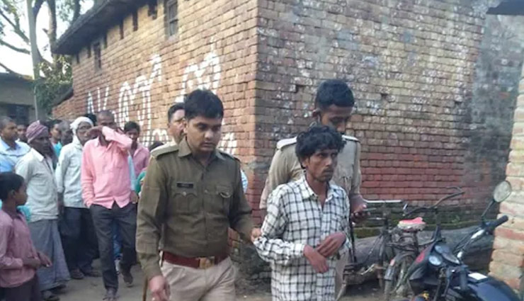 UP News: पत्नी ने शराब पीने से रोका तो कुल्हाड़ी से पति ने काट की गर्दन, पुलिस आने तक बैठा रहा लाश के पास