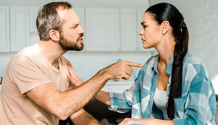 relationship red flags,signs of unhealthy relationship,emotional distance,toxic relationship signs,warning signs in love,relationship problems,unhappy relationship clues,hidden relationship issues,spotting toxic patterns,emotional awareness in relationships