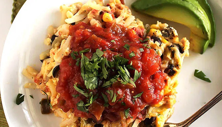 breakfast,healthy breakfast,Health tips,berry and yogurt smoothie,savory oatmeal with an egg,quinoa fruit salad,tomato toast with macadamia ricotta,quinoa and chia porridge,avocado toast with egg,chocolate quinoa breakfast bowl,overnight crock-pot egg casserole,warm fruit bowl,egg breakfast muffins