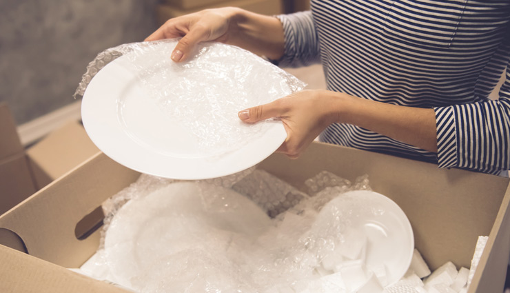 हमेशा बरकरार रहेगी बर्तनों की चमक, इन तरीकों से करें सफाई tips to wash utensils,household tips,home decor tips,kitchen tips,kitchen hacks,ways to clean utensils,hacks to clean vessels,cleaning kitchen utensils,burnt stain cleaning tips