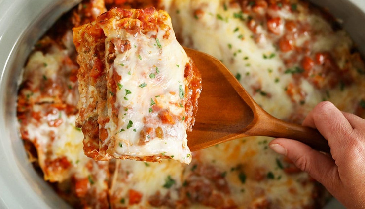 crockpot lasagna,crockpot lasagna recipe,hunger struck,food,easy recipes