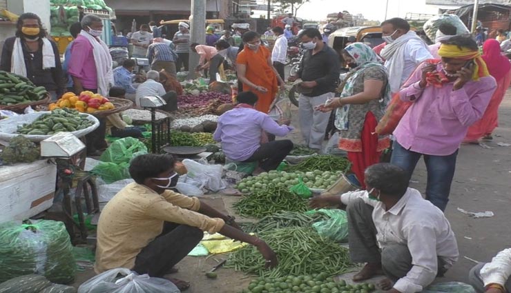 भरतपुर : सख्त लॉकडाउन के बावजूद सब्जी मंडी और बाजार में लगी भीड़, क्या ऐसे रूक पाएगा कोरोना!