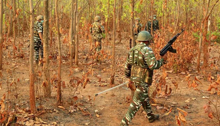 छत्तीसगढ़ : नक्सलियों के खिलाफ मिली पुलिस को बड़ी कामयाबी, बारुदी सुरंग ब्लास्ट में शामिल तीन आरोपी गिरफ्तार 