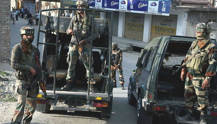 कश्मीर / बिजबेहड़ा में CRPF की टुकड़ी पर आतंकी हमला,  एक जवान शहीद, एक बच्चे की भी हुई मौत