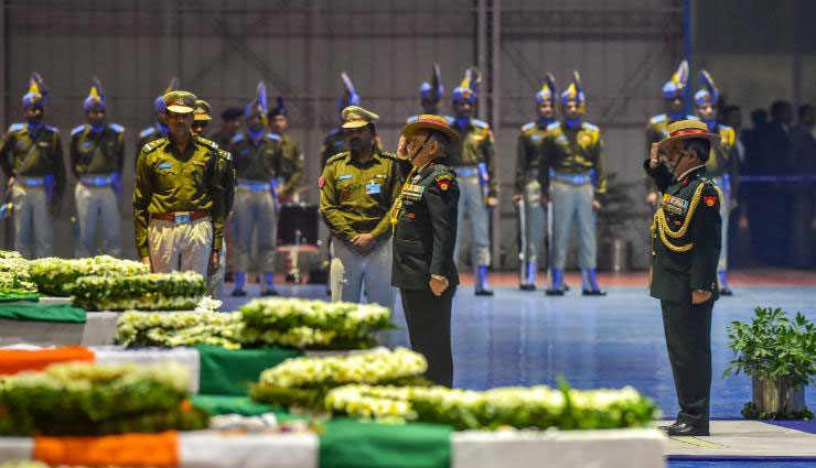 पुलवामा हमला: सूरत में एक हीरा कारोबारी ने बेटी की शादी का रिसेप्शन किया रद्द, शहीद के परिवारों को दान किए 11 लाख रुपये