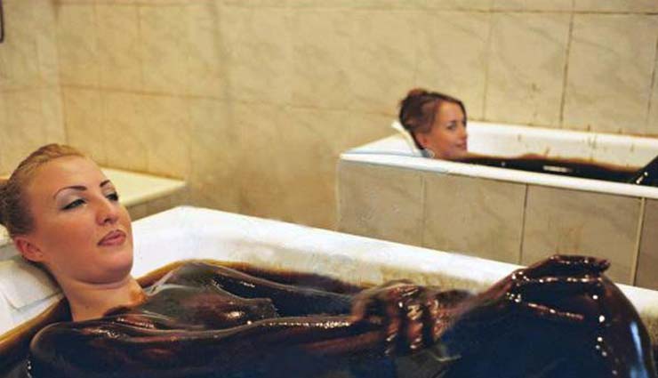 crude oil bath,azerbaijan,rapeutic treatment,crude oil bath treatment,crude oil bath benefits,naftalan,ajab gajab news in hindi,weird story in hindi,omg,omg story
