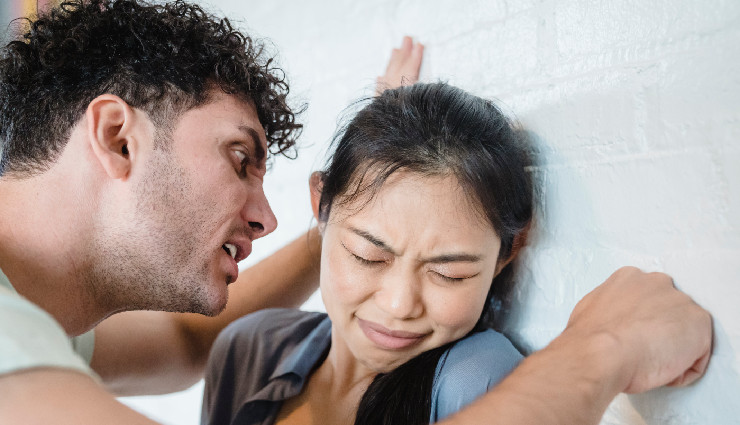 dating deal breakers for women,biggest turn-offs in dating for women,red flags in a relationship for women,traits women avoid in a partner,common dating mistakes men make,relationship deal breakers for women,what women want in a partner,habits that turn women off in dating,how to attract women in dating,dating advice for men