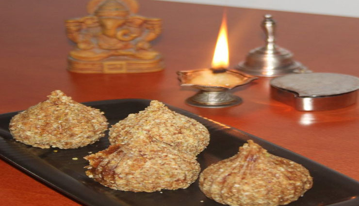 crunchy toffee modak recipe,ganesha chaturthi 2018,crunchy toffee modak recipe