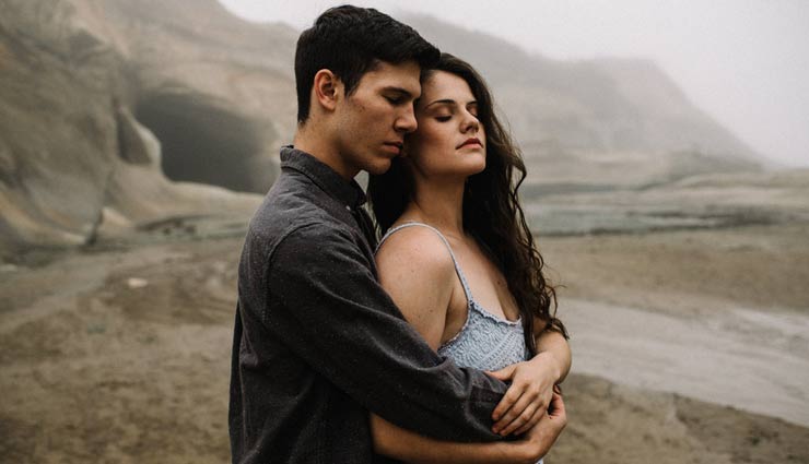 5 Signs That Show Your Crush Has Crush on You