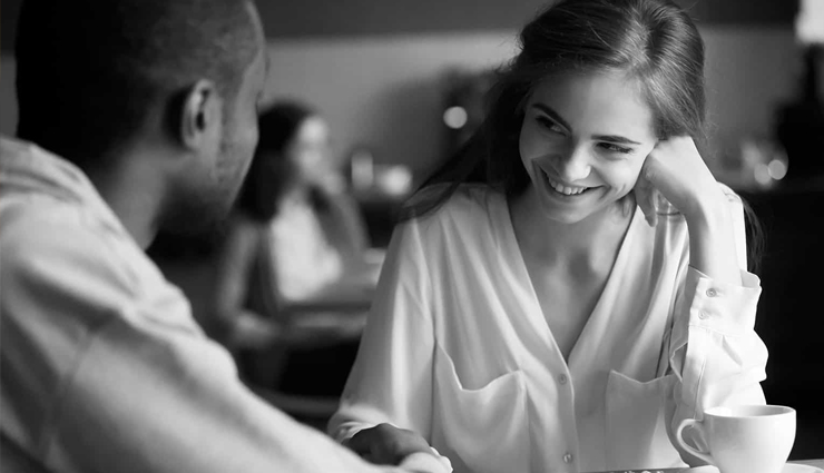 15 Signs She is Just Leading on You