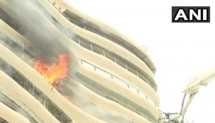 मुंबई : परेल इलाके में हिंदमाता सिनेमा के पास क्रिस्टल टॉवर में भीषण आग, 4 की मौत, 16 घायल