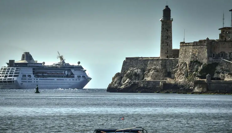 cuba,major attractions of cuba,places to visit in cuba,museum of the revolution,havana,bay of pigs,jardines del rey,vinales valley,che guevara mausoleum,santa clara