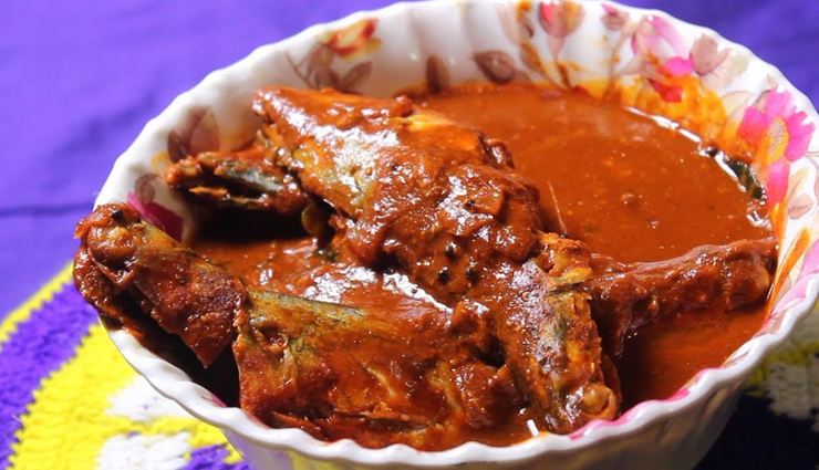 mangalorean cuisines,mangalorean dishes,mangalore bajji,goli baje,kori roti,mandakki,churumuri,anjal fry,mangalore buns,ghee roast,neer dosa and chicken sukka,bangude pulimunchi