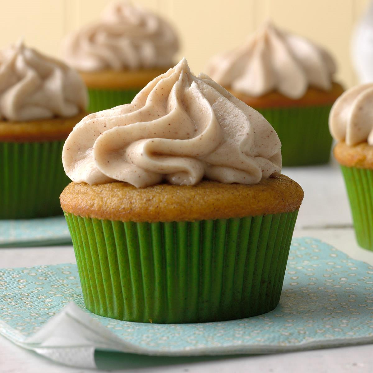 pumpkin cupcakes with cream,pumpkin cupcakes,hunger struck,food,easy recipes