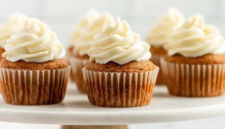 pumpkin cupcakes with cream,pumpkin cupcakes,hunger struck,food,easy recipes