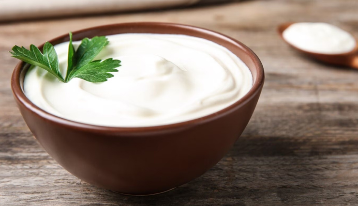 पोषक तत्वों से भरपूर है दही, खाने से शरीर को होता है लाभ, लेकिन बारिश के दिनों में नुकसानदायक है यह