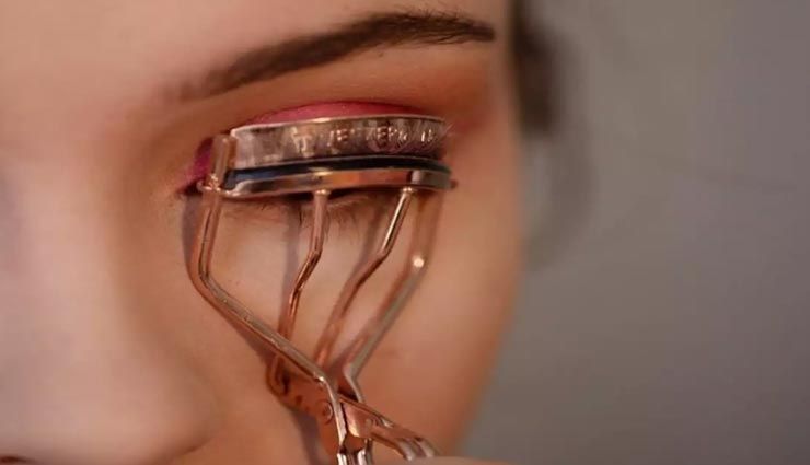 beauty tips,beauty tips in hindi,makeup tips,perfect  eyelashes,curl your eyelashes