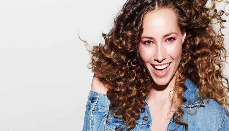 इन 4 टिप्स की मदद से बनी रहेगी कर्ली बालों की खूबसूरती, जानें और आजमाए