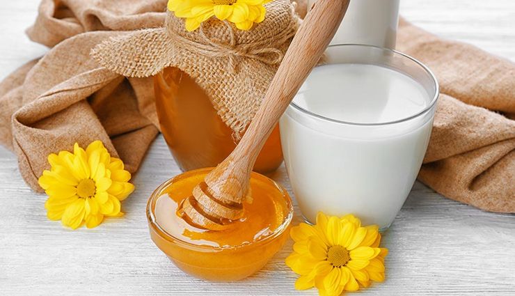 papaya and banana mask,coconut cream and lemon juice,milk and honey,hot oil,fullers earth pack,apple cider vinegar,olive oil and eggs,celery leaves,natural ways to straighten your curly hair,hair care tips,curly hair tips,straight hair tips,beauty tips