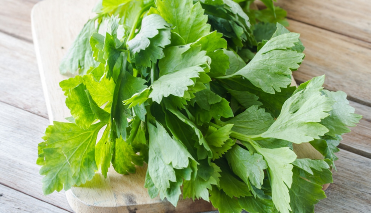 papaya and banana mask,coconut cream and lemon juice,milk and honey,hot oil,fullers earth pack,apple cider vinegar,olive oil and eggs,celery leaves,natural ways to straighten your curly hair,hair care tips,curly hair tips,straight hair tips,beauty tips