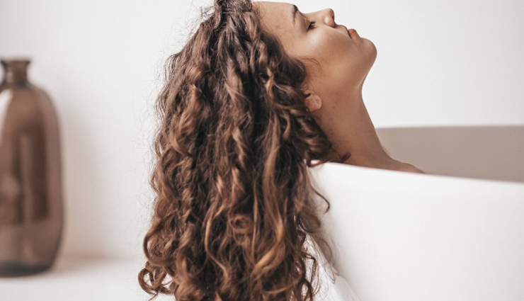  10 Essential Tips for Caring for Curly Hair During Summer Season
