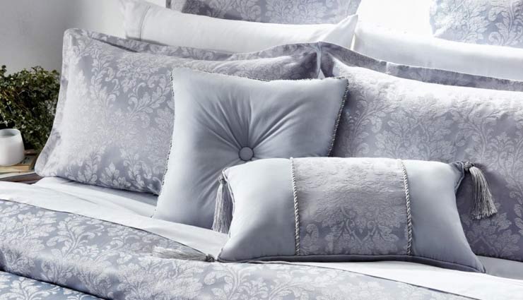 कुशन बनाता हैं आपके आशियाने को खूबसूरत, यहां से ले डिज़ाइन और फैब्रिक्स के आईडिया