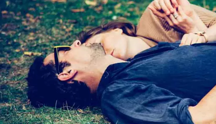 relationship cushioning signs,reasons for cushioning in relationships,what is cushioning in dating,signs your partner is cushioning,emotional cushioning in relationships,why people cushion in relationships,relationship red flags cushioning,signs of infidelity cushioning,dating trends cushioning,how to deal with cushioning in a relationship